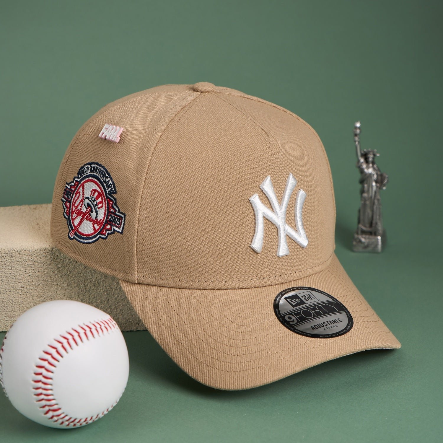NEW ERA 9FORTY A-FRAME MLB NEW YORK YANKEES 100TH ANNIVERSARY CAMEL / PINK UV SNAPBACK