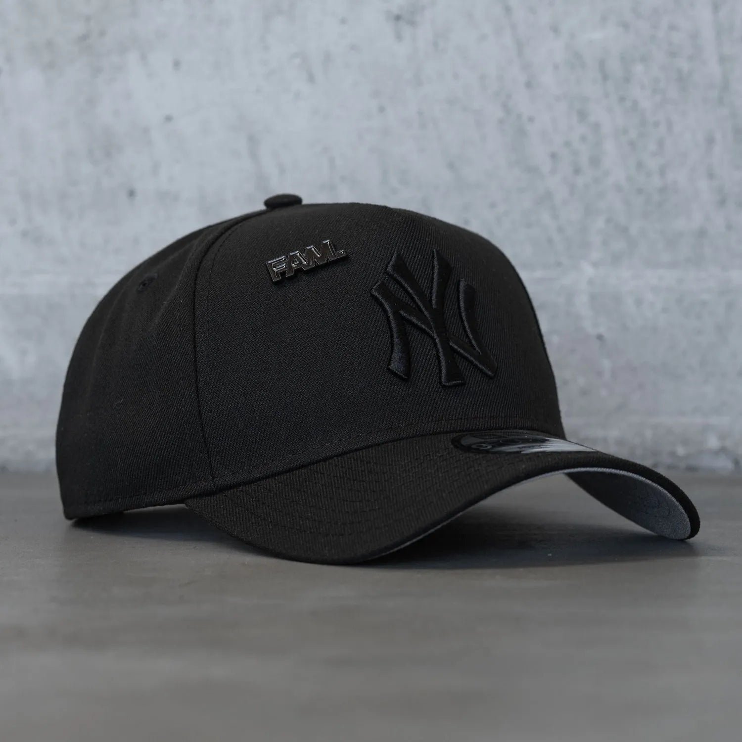 NEW ERA 9FORTY A-FRAME MLB NEW YORK YANKEES BLACK / GREY UV SNAPBACK