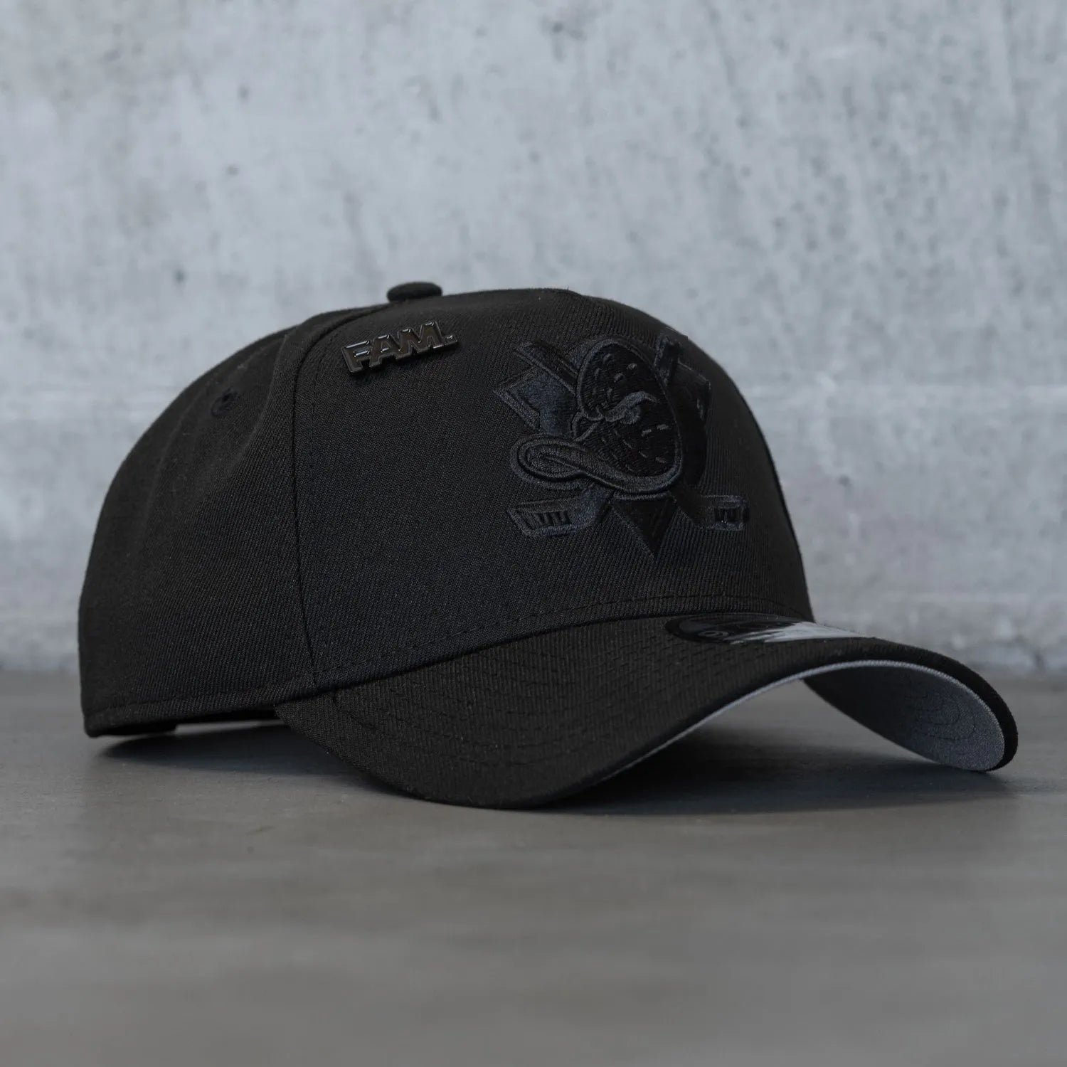 NEW ERA 9FORTY A-FRAME NHL ANAHEIM DUCKS BLACK / GREY UV SNAPBACK