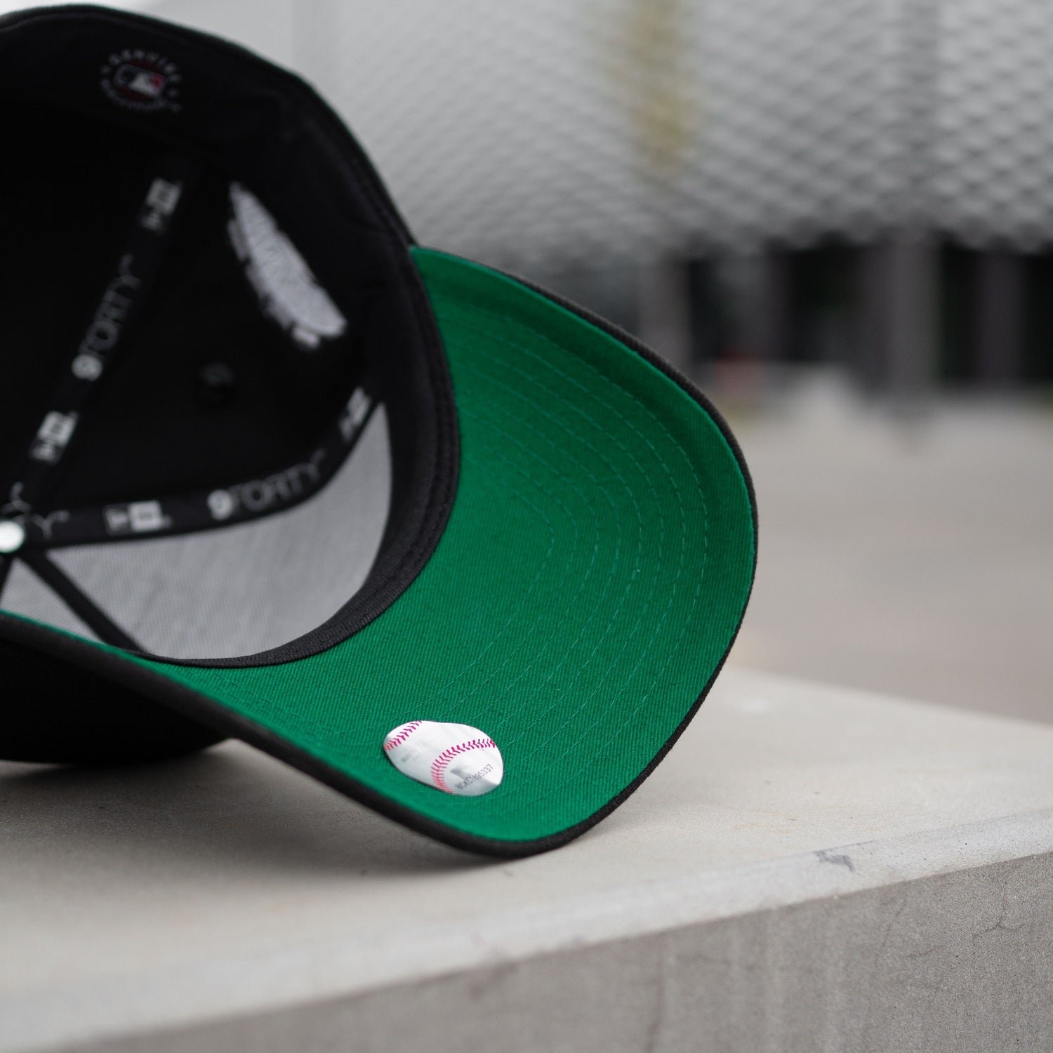 NEW ERA 9FORTY A-FRAME MLB CHICAGO WHITE SOX COMISKEY PARK BLACK / KELLY GREEN UV SNAPBACK - Image 4